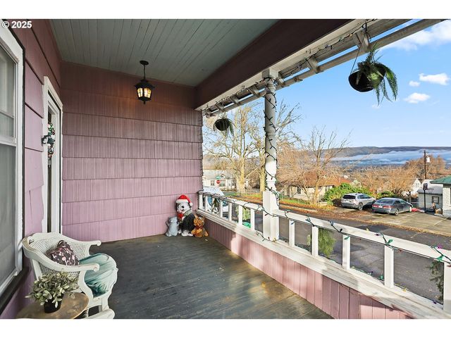 108 E 13TH St, The Dalles, OR 97058