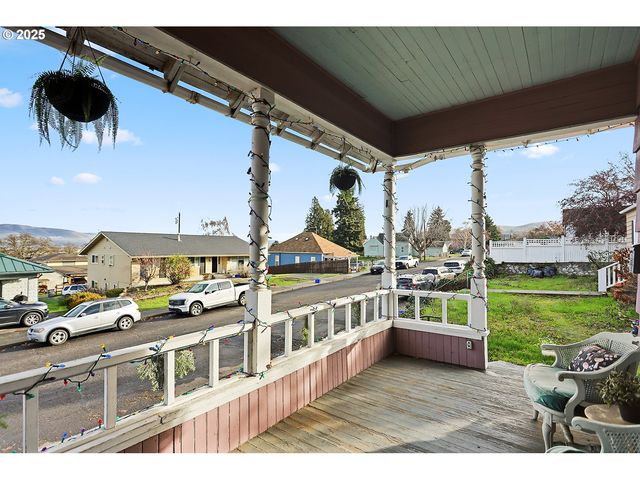 108 E 13TH St, The Dalles, OR 97058