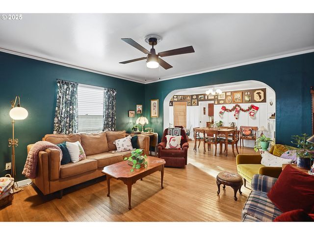 108 E 13TH St, The Dalles, OR 97058