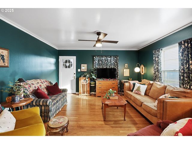 108 E 13TH St, The Dalles, OR 97058