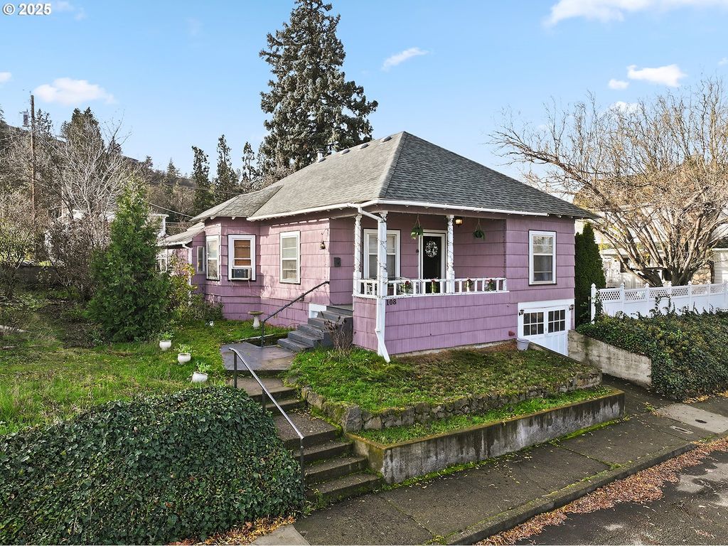 108 E 13TH St, The Dalles, OR 97058