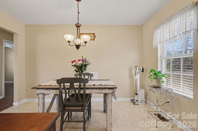 105 Chadwick Circle, Dallas, NC 28034