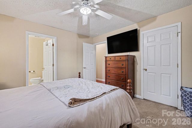 105 Chadwick Circle, Dallas, NC 28034