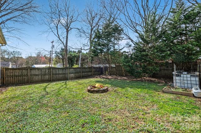 105 Chadwick Circle, Dallas, NC 28034