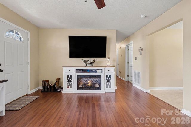 105 Chadwick Circle, Dallas, NC 28034