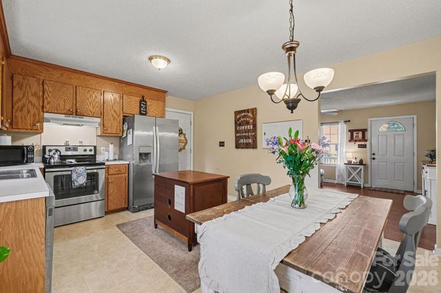 105 Chadwick Circle, Dallas, NC 28034