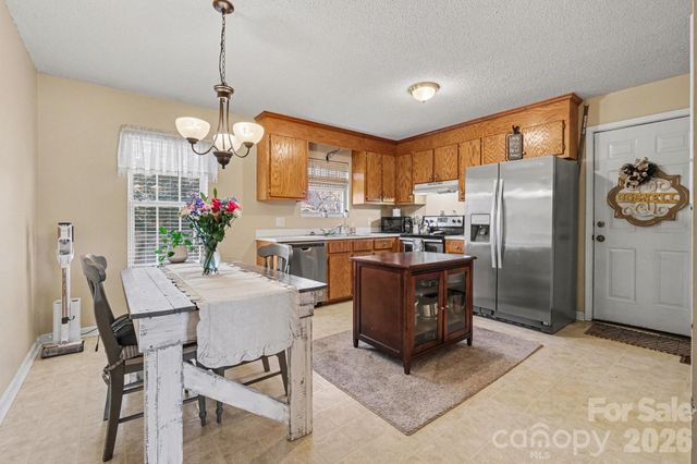 105 Chadwick Circle, Dallas, NC 28034