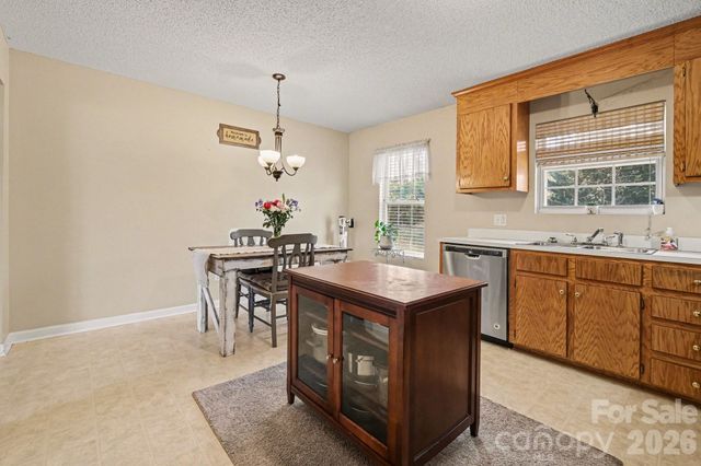 105 Chadwick Circle, Dallas, NC 28034