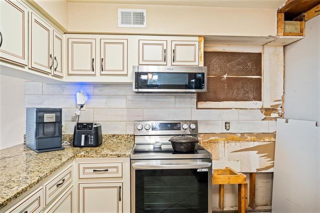 28 Cauthen Drive, Huntsville, TX 77320
