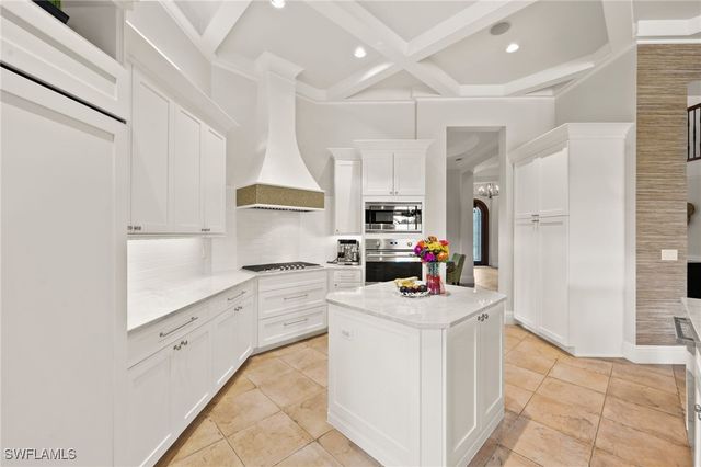 28696 La Caille DR, Naples, FL 34119