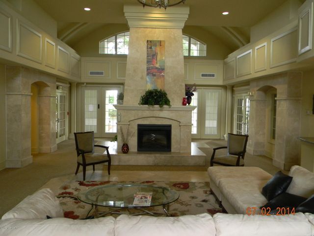 8290 GATE Parkway W 717, Jacksonville, FL 32216