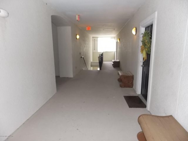 8290 GATE Parkway W 717, Jacksonville, FL 32216