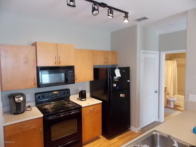 8290 GATE Parkway W 717, Jacksonville, FL 32216