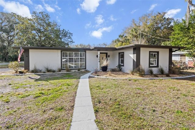 1304 NE 5th Avenue, Crystal River, FL 34428
