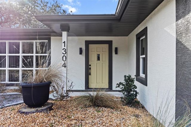 1304 NE 5th Avenue, Crystal River, FL 34428