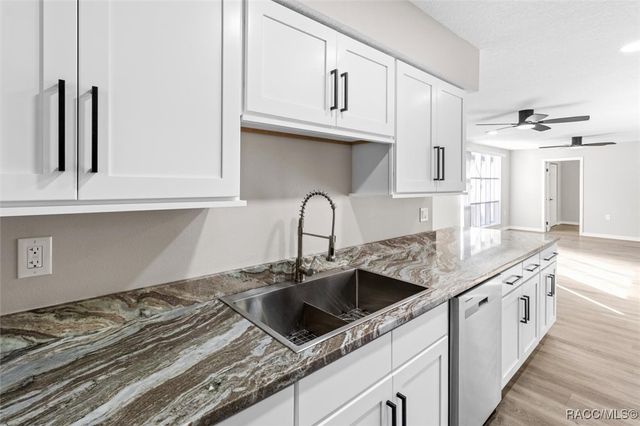 1304 NE 5th Avenue, Crystal River, FL 34428