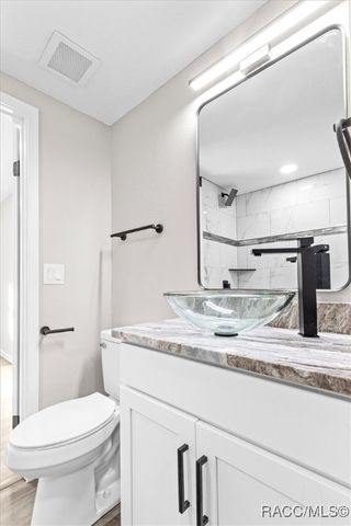 1304 NE 5th Avenue, Crystal River, FL 34428