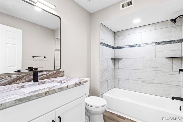 1304 NE 5th Avenue, Crystal River, FL 34428