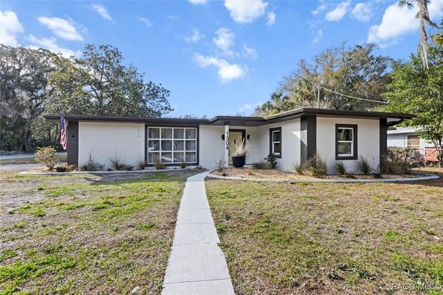 1304 NE 5th Avenue, Crystal River, FL 34428