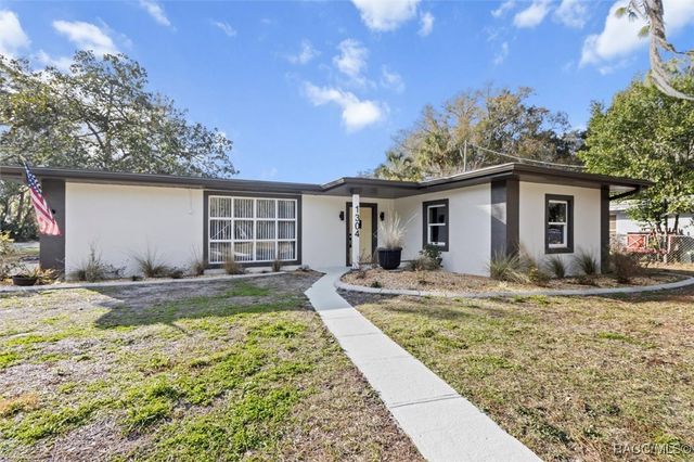 1304 NE 5th Avenue, Crystal River, FL 34428
