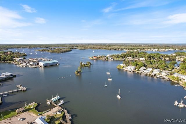 1304 NE 5th Avenue, Crystal River, FL 34428