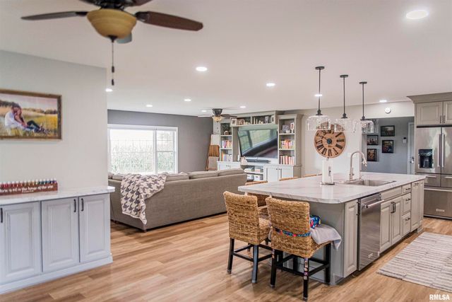 1737 N 2250th Place, Mendon, IL 62351