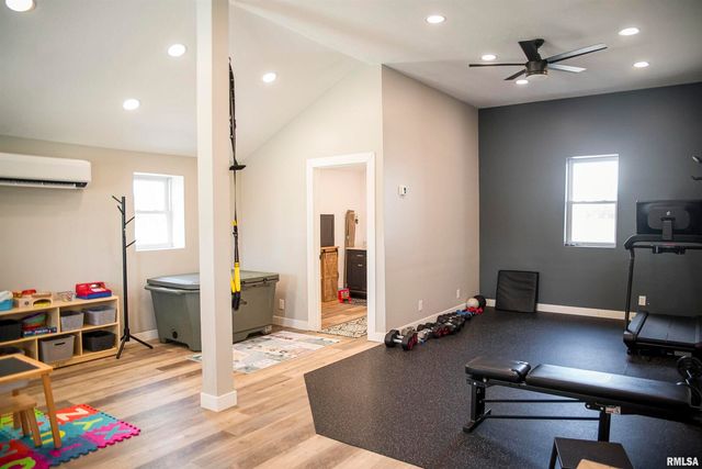 1737 N 2250th Place, Mendon, IL 62351