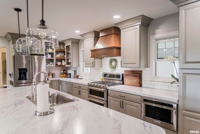 1737 N 2250th Place, Mendon, IL 62351