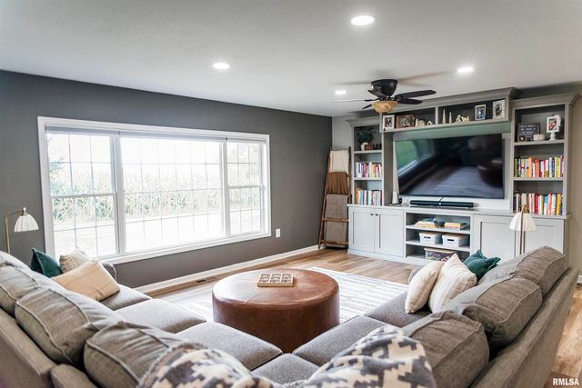 1737 N 2250th Place, Mendon, IL 62351