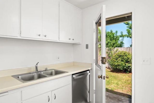 527 La Sombra Drive, El Cajon, CA 92020