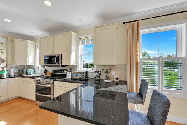 86 N Jefferson Road, South Burlington, VT 05403