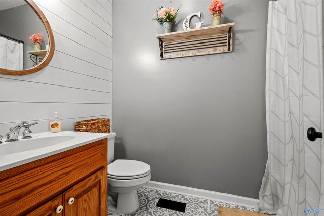 2438 Barnes Drive, Hokes Bluff, AL 35903