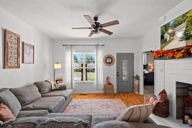 2438 Barnes Drive, Hokes Bluff, AL 35903