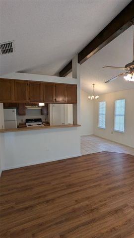 1109 N Bishop ST, San Marcos, TX 78666