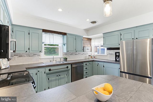1644 SAINT PAUL ST, Hampstead, MD 21074