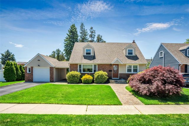 9 Amby Avenue, Plainview, NY 11803