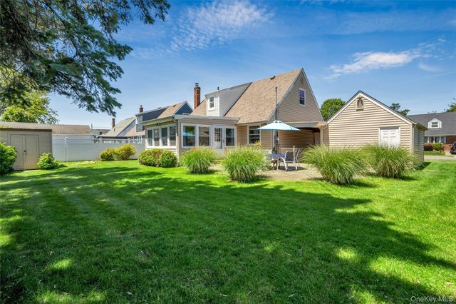9 Amby Avenue, Plainview, NY 11803