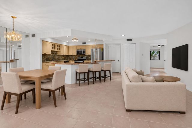 5731 Coach House Circle A, Boca Raton, FL 33486