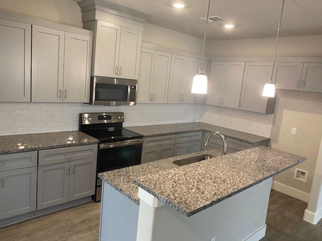 676 The Cottages Drive, Godley, TX 76044