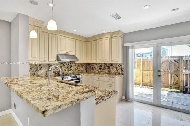 2901 Dorchester Ln, Cooper City, FL 33026