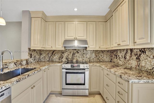 2901 Dorchester Ln, Cooper City, FL 33026