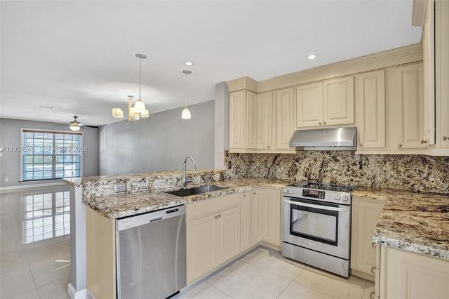 2901 Dorchester Ln, Cooper City, FL 33026