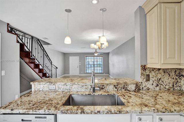 2901 Dorchester Ln, Cooper City, FL 33026