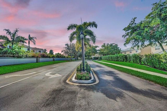 2901 Dorchester Ln, Cooper City, FL 33026