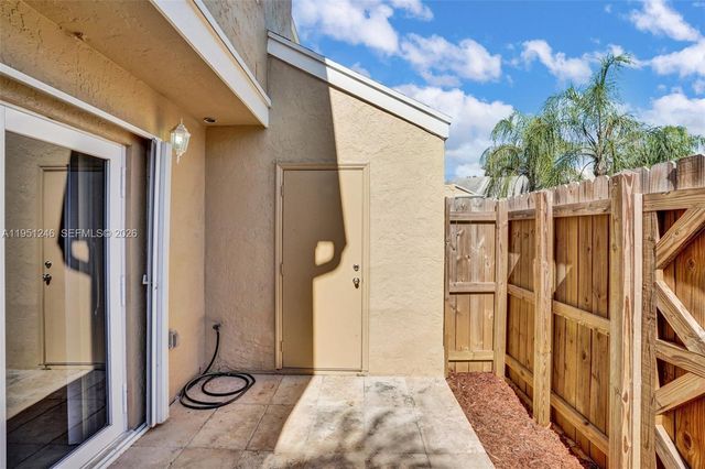 2901 Dorchester Ln, Cooper City, FL 33026