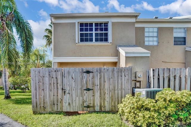 2901 Dorchester Ln, Cooper City, FL 33026