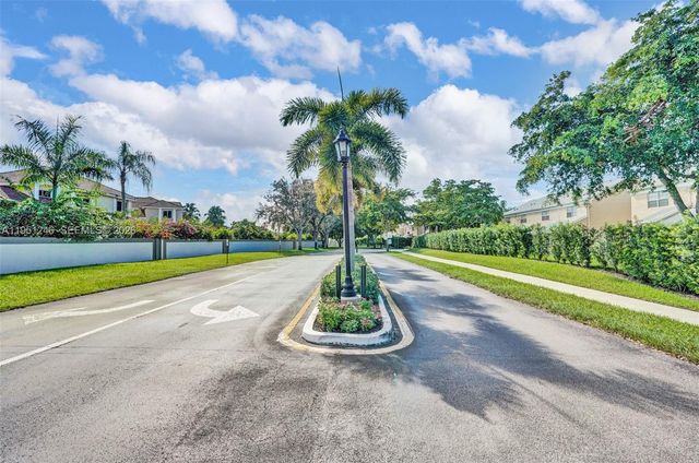 2901 Dorchester Ln, Cooper City, FL 33026