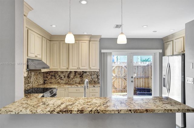 2901 Dorchester Ln, Cooper City, FL 33026