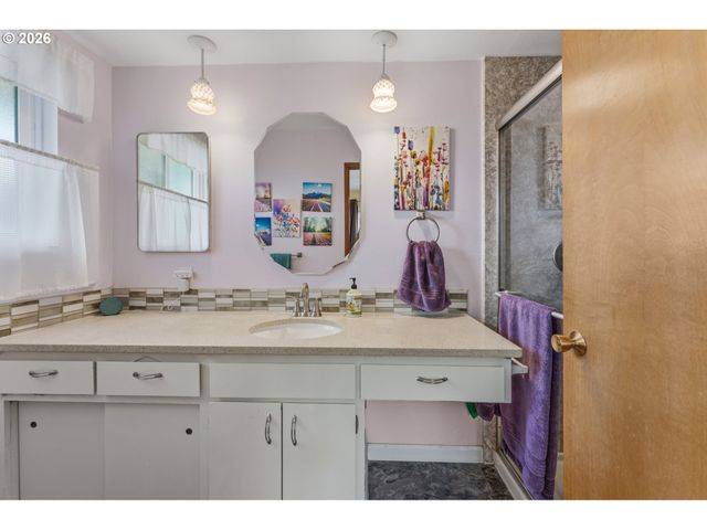 15935 Sw ROYALTY Pkwy, King City, OR 97224