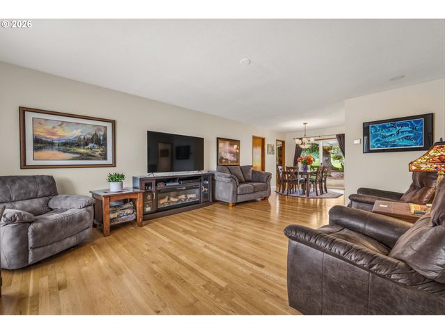 15935 Sw ROYALTY Pkwy, King City, OR 97224